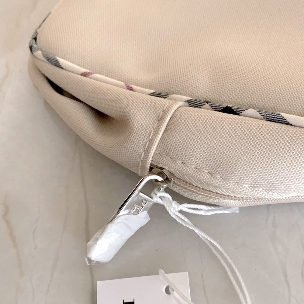 💥NWT Burberry Cosmetic Dopp Travel Bag - Picture 8 of 10